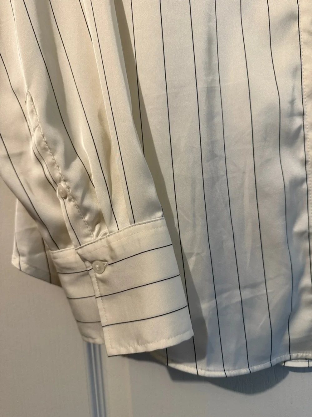 Silk like button up cream blouse size L - Picture 3 of 5
